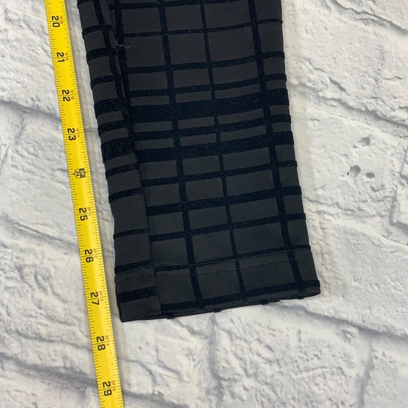 Maurice’s Textured Leggings Black Waist band Size Small Check design Stretchy - Picture 5 of 9
